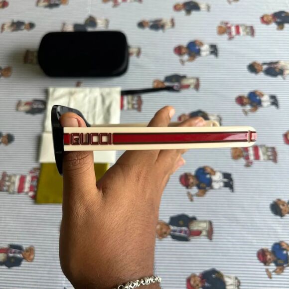 Authentic Gucci GG0256S-001 Sunglasses With Case & Accessories Retail $1000 - Picture 4 of 14